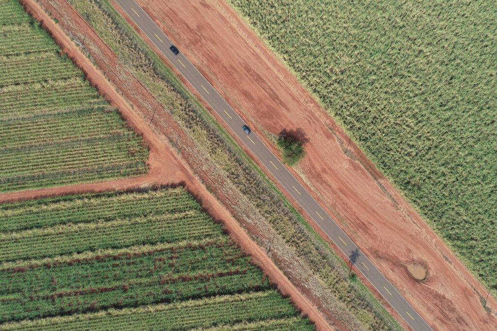 Geotecnologia aplicada a obras de infraestrutura e transporte: O uso de Modelos Digitais de Terrenos, ortofotos e imagens atualizadas no planejamento de rodovias, ferrovias e obras públicas 5 Castilho/SP - Fotografia com drone