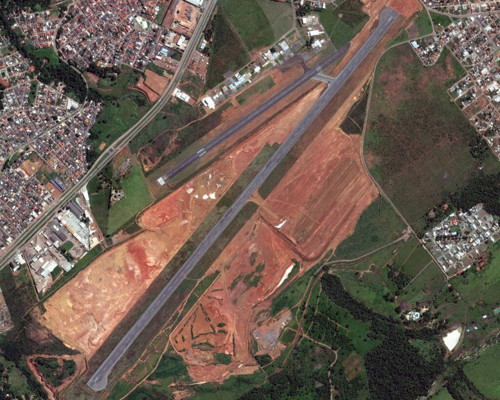 Geotecnologia aplicada a obras de infraestrutura e transporte: O uso de Modelos Digitais de Terrenos, ortofotos e imagens atualizadas no planejamento de rodovias, ferrovias e obras públicas 6 Anápolis/GO –Satélite WorldView 3 – 40cm